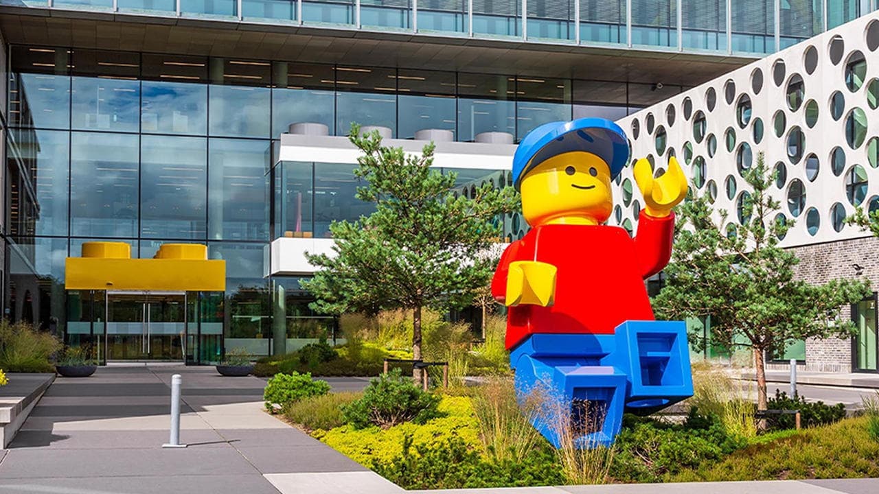 Inside Lego: le monde de la petite brique backdrop