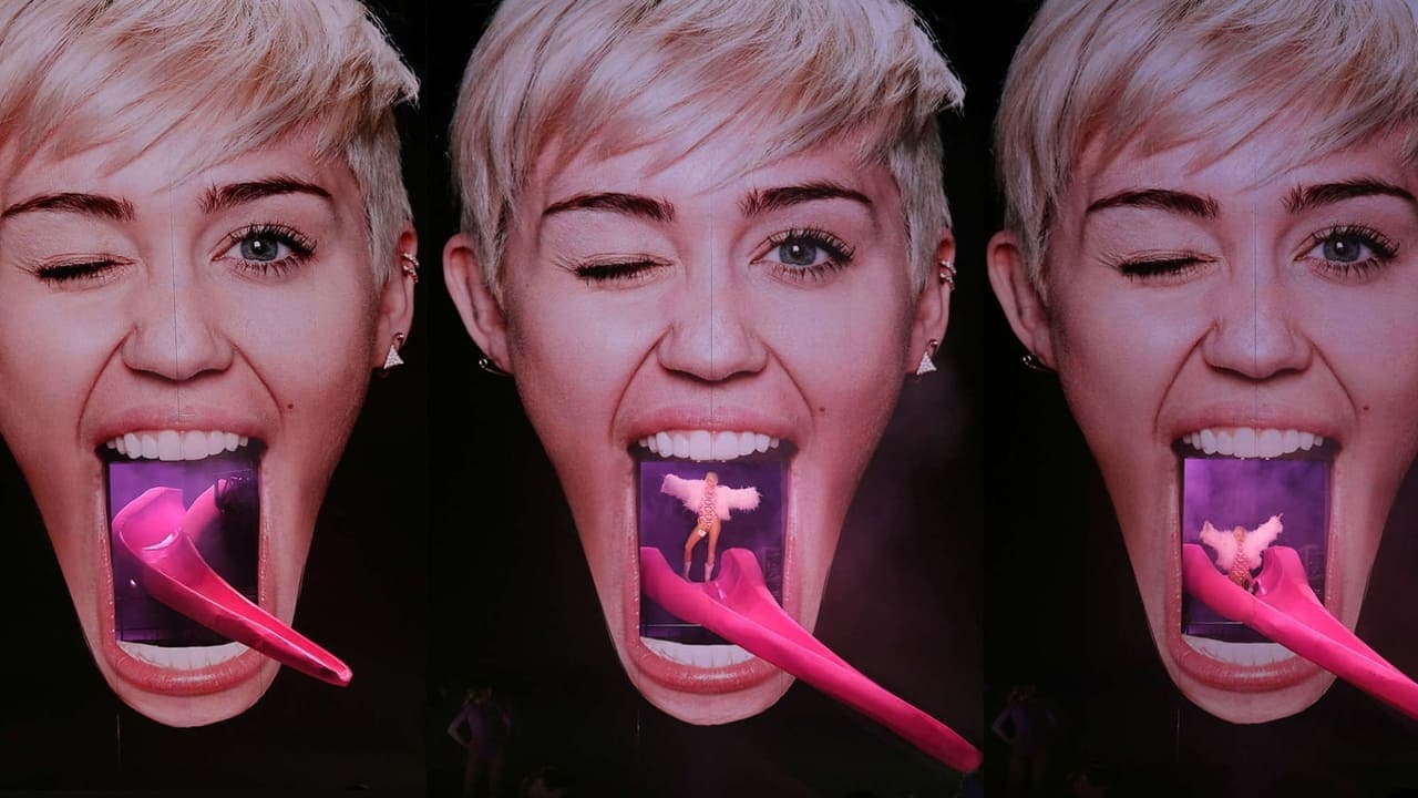 Miley Cyrus: Bangerz Tour backdrop