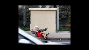 Miss Rimbombanzia doing her makeup in Avenida de los Poblados, 173 backdrop